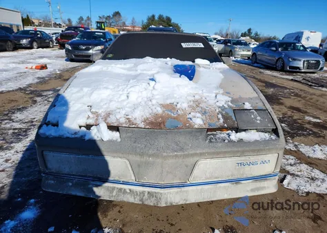 1984 Pontiac Firebird Trans Am z USA, uszkodzony, nr VIN 1G2AW87G1EN232111